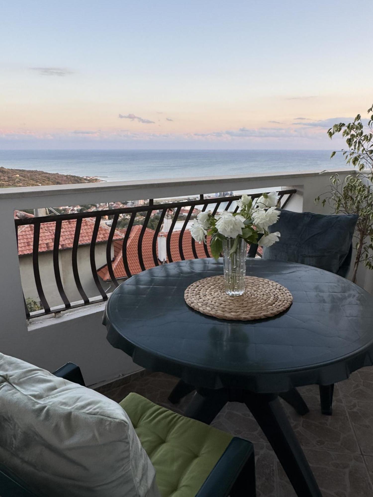 Kakavanen'S Sea View Apartment 巴尔奇克 外观 照片